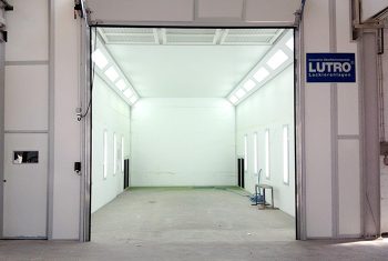 LKW-Lackierkabine der Autolackiererei Wirtz in Hamm.
